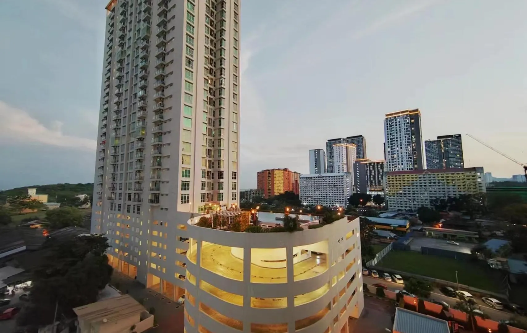 Lavender Sea View Suite - Balcony Suite 舒适海景公寓 Jelutong Apartment